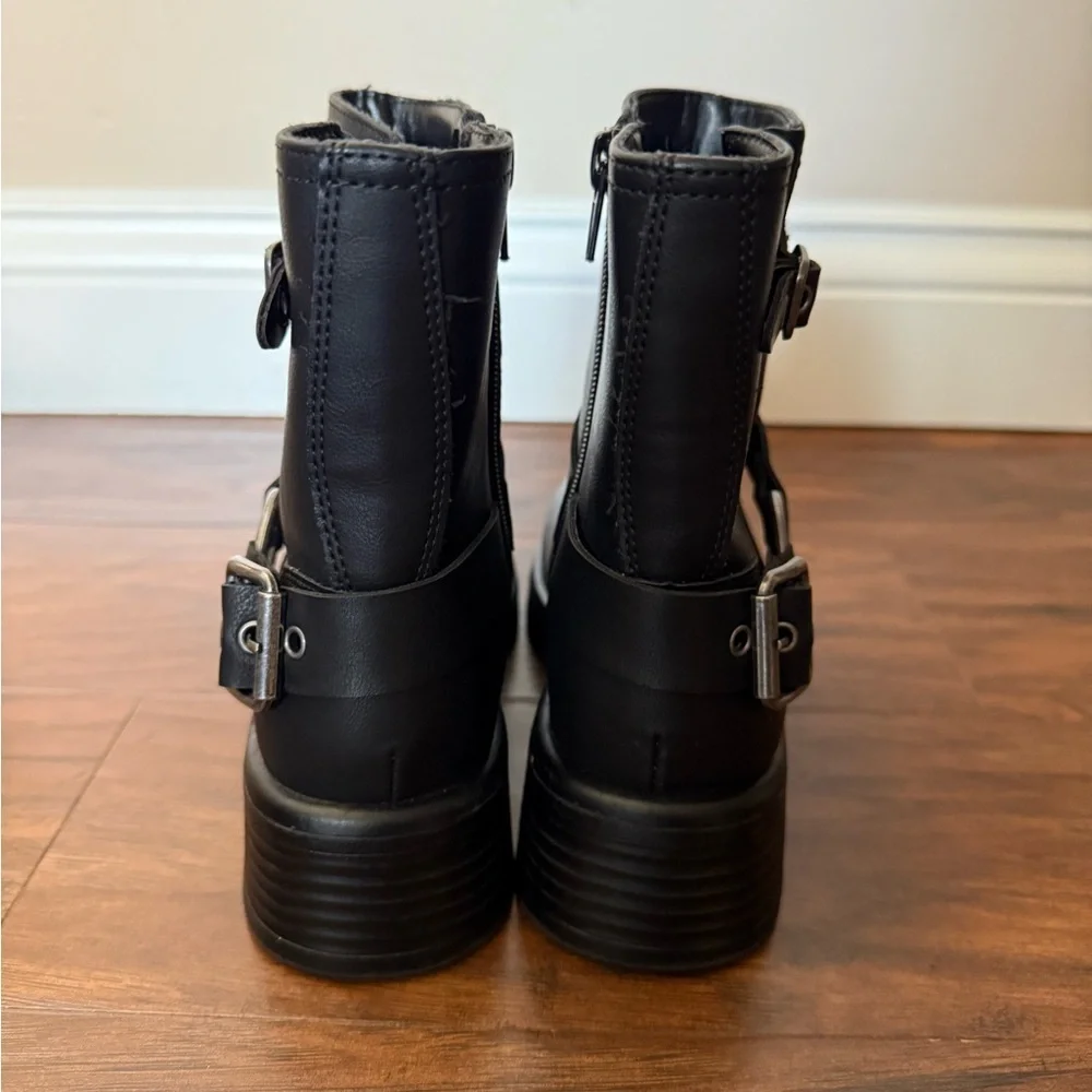 NWOT Steve Madden Girls JFlyer Black Moto Boots with Buckle Detail-Size 2